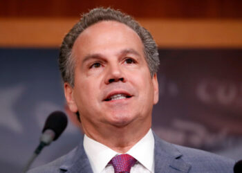 Quién está en la mezcla para reemplazar al congresista Cicilline