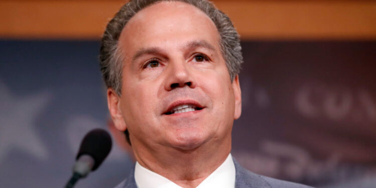 Quién está en la mezcla para reemplazar al congresista Cicilline