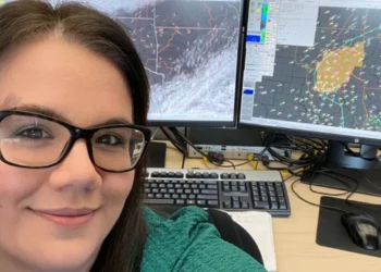 Una meteoróloga hace historia dando un pronóstico de tiempo severo