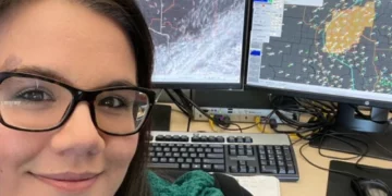 Una meteoróloga hace historia dando un pronóstico de tiempo severo