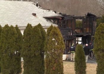 2 hombres muertos tras incendio de una casa en Cranston