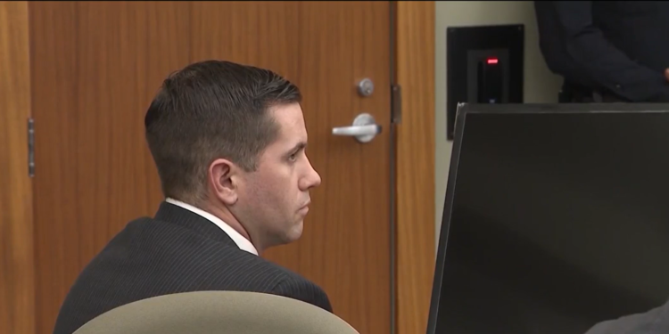 Un agente absuelto de un tiroteo fuera de servicio recibe 123.000 dólares en atrasos salariales