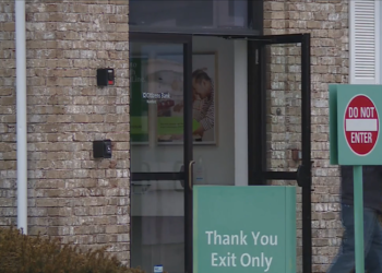 Citizens Bank trabaja para solucionar problema que causa que cuentas de los clientes estén sobregiradas.