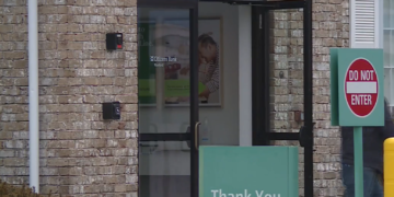 Citizens Bank trabaja para solucionar problema que causa que cuentas de los clientes estén sobregiradas.