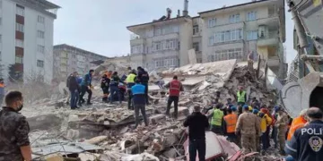 Nuevo terremoto sacude Turquía y derrumba más edificios: 1 muerto