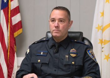 La contratación anual de policías arroja menos solicitantes y las agencias locales se quedan cortas de personal