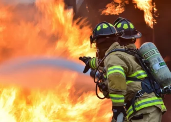 Padres y su niña fallecen al quemarse su hogar; ya van 36 muertos en incendios este año en Nueva York