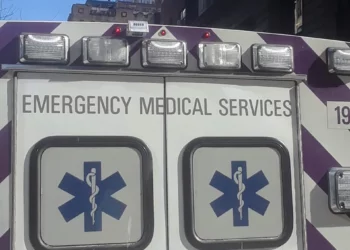 Paciente borracho robó ambulancia donde fue transportado en Nueva York y se fue de paseo