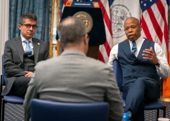 Alcalde Adams: “Avanzamos en hablarle a las minorías étnicas de NYC en su propia lengua”