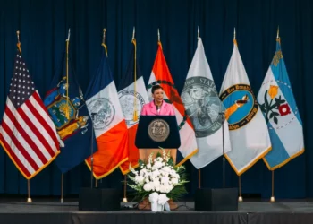 Líder del Concejo de NYC pelea más fondos para preescolares gratuitos, Metrocards para los pobres y el cierre de Rikers Island