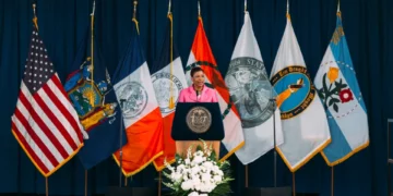 Líder del Concejo de NYC pelea más fondos para preescolares gratuitos, Metrocards para los pobres y el cierre de Rikers Island