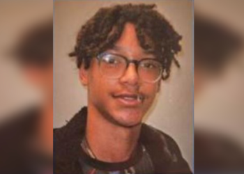 La policía busca a un adolescente desaparecido en Swansea