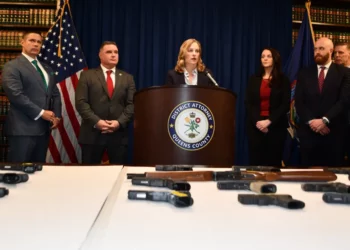 Desmantelan a dos pandillas rivales en Queens que causaron tiroteos y mataron a inocentes
