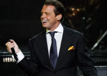 Luis Miguel se pronuncia sobre su ‘orden de detención’ por no mantener a sus hijos
