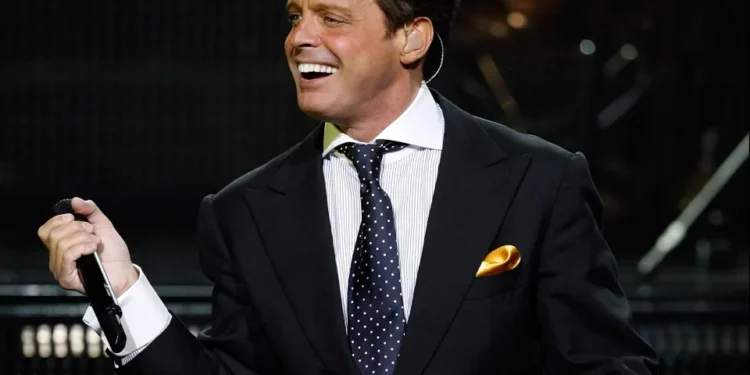 Luis Miguel se pronuncia sobre su ‘orden de detención’ por no mantener a sus hijos