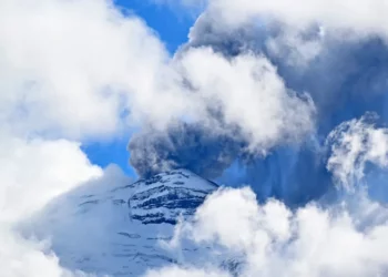 Posible erupción del volcán Tanaga de Alaska tras terremotos registrados, advierten autoridades