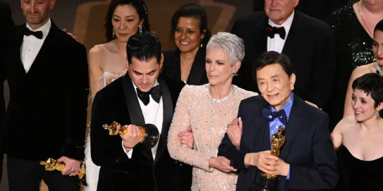 “Everything, Everywhere, All at Once” triunfa en los premios Oscar 2023 con 7 estatuillas