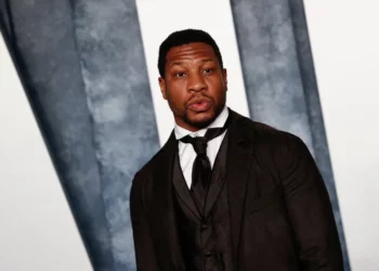 El actor Jonathan Majors es arrestado por cargos de violencia doméstica en Nueva York