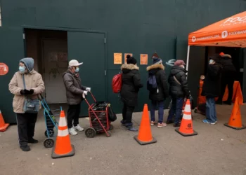 Millones de beneficiarios de cupones de alimentos SNAP en 32 estados se quedan sin fondos adicionales por pandemia a partir de hoy