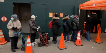 Millones de beneficiarios de cupones de alimentos SNAP en 32 estados se quedan sin fondos adicionales por pandemia a partir de hoy