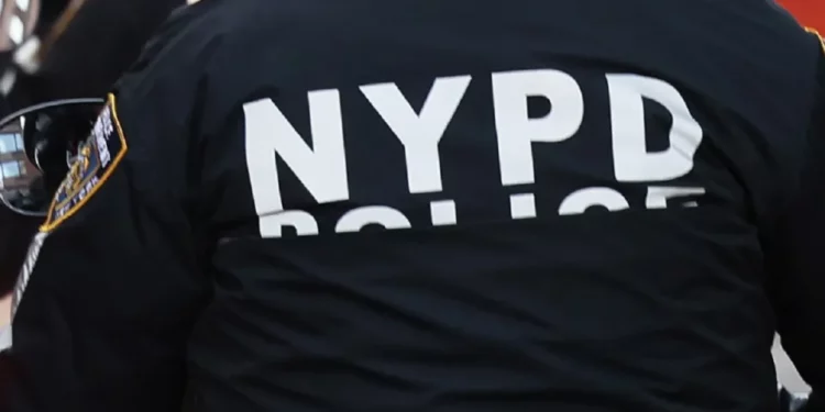 Joven policía murió baleado en su hogar en NY; había participado en un tiroteo fatal