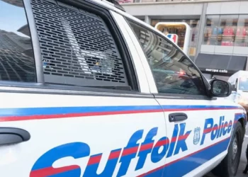 Persona murió baleada afuera de su casa a plena luz en Nueva York