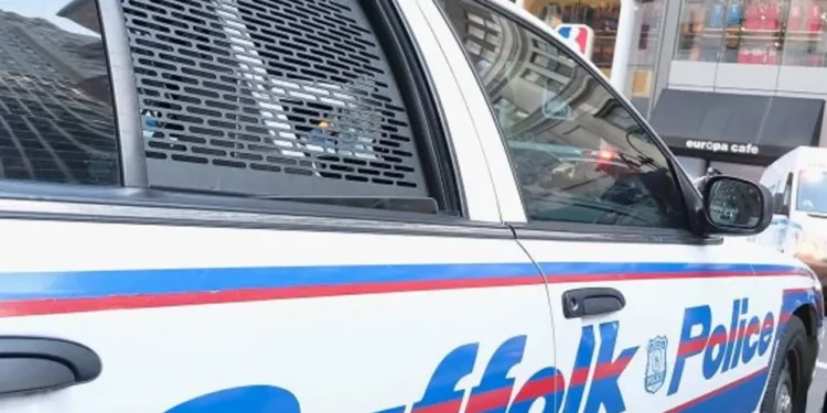 Persona murió baleada afuera de su casa a plena luz en Nueva York