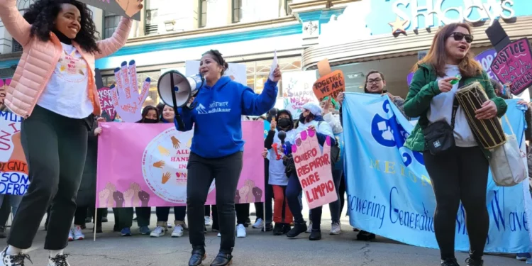 Trabajadoras de salones de uñas exigen mejores condiciones laborales en NY