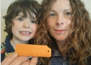 Una trampa para langostas de RI aparece en una playa de Escocia