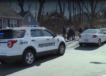 Policía: un niño de 13 años robó un coche en Providence