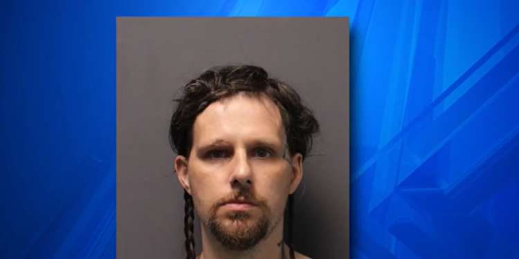 Hombre acusado de asesinato tras la muerte de un anciano