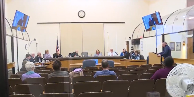 Funcionarios herméticos en medio de la investigación sobre un empleado en escuela de Westerly