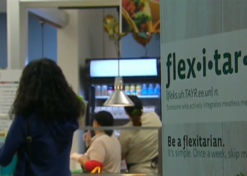 Organizaciones se manifiestan a favor de comidas gratuitas en todas las escuelas públicas de RI