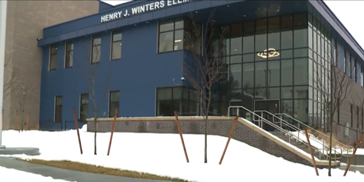 La escuela de Pawtucket reabrirá el viernes tras la rotura de una segunda tubería