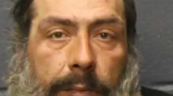 La policía: Un hombre de New Bedford arrojó a una mujer a una hoguera