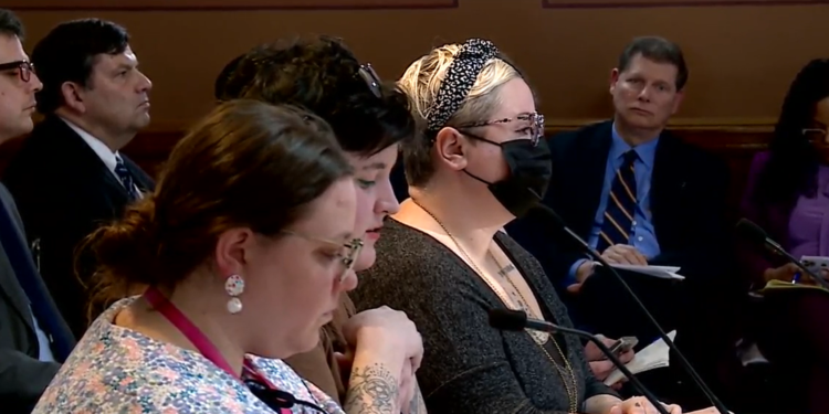 El proyecto de ley sobre permisos de conducir y matrículas para autistas suscita opiniones contrarias