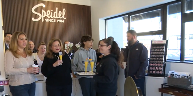 Una joyería regresa a RI después de más de 100 años