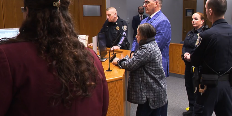 2ª hija acusada en relación a la muerte del padre en Woonsocket