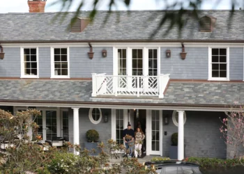 Jennifer López y Ben Affleck siguen visitando mansiones en Los Ángeles