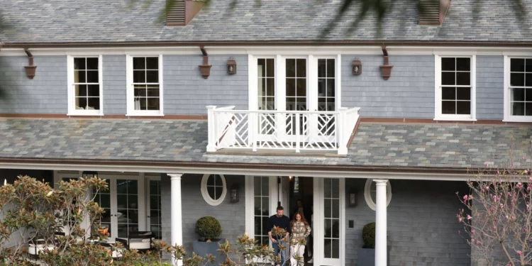 Jennifer López y Ben Affleck siguen visitando mansiones en Los Ángeles