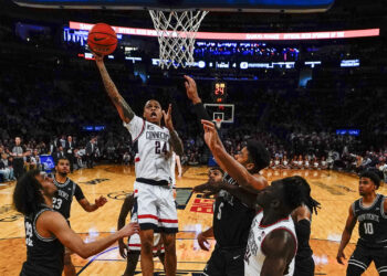 Connecticut derrota a Providence, 73-66, en cuartos de final de la Big East