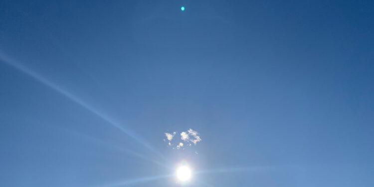 La mayor parte del lunes seco, noche húmeda, algo de mezcla, despejando seco de martes a jueves.