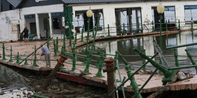 Terremoto de 6.5 en Ecuador: Asciende a 14 la cifra de fallecidos y suman 446 los heridos