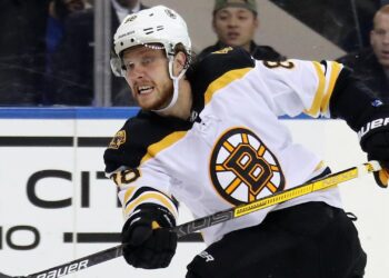 Los Bruins amplían el contrato de Pastrnak a 8 años y 90 millones de dólares