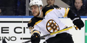 Los Bruins amplían el contrato de Pastrnak a 8 años y 90 millones de dólares