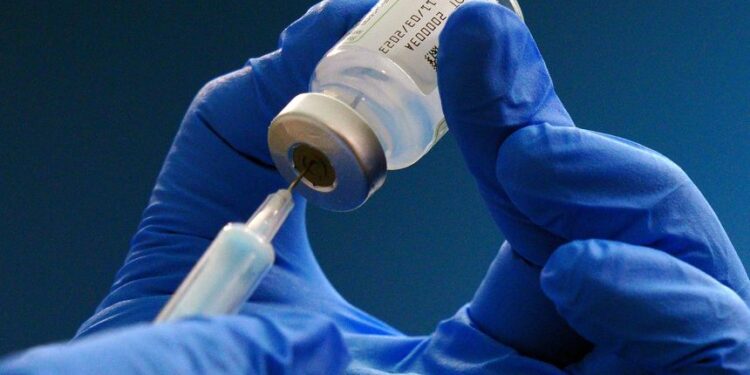 Moderna planea subir la vacuna COVID hasta 130 dólares