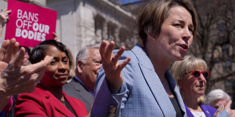 Massachusetts y otros estados de EE.UU. almacenan medicamentos abortivos tras una sentencia judicial