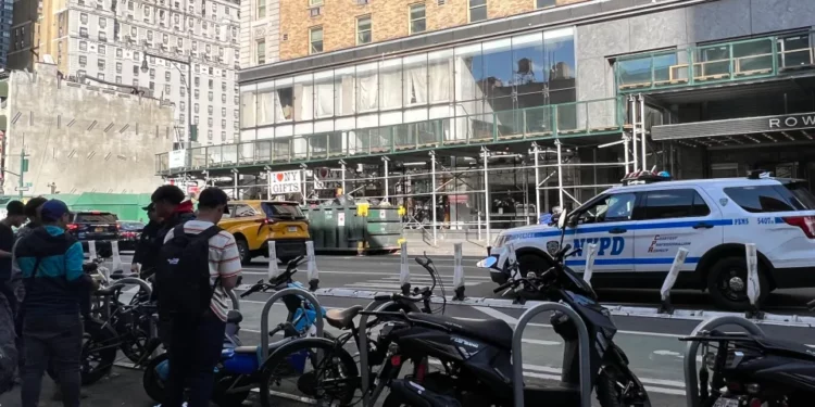 Recién llegados comienzan a sentir efectos del desconocimiento de leyes en NYC