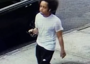 Policía baleado en pelea por un asiento de bus en Queens, Nueva York