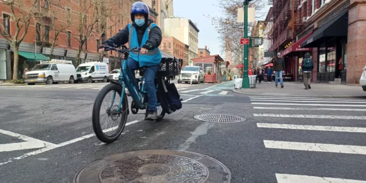 Analizan en NYC plan de dotación de baterías de alta calidad para cargar bicicletas eléctricas